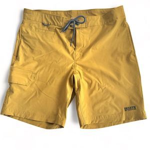 Duluth Trading Bull Moose Mustard Hybrid Shorts Mens Size 36 Inseam 9"